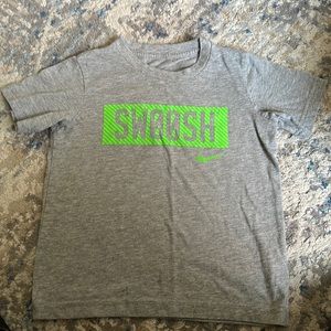 Nike boys T-Shirt sz 5